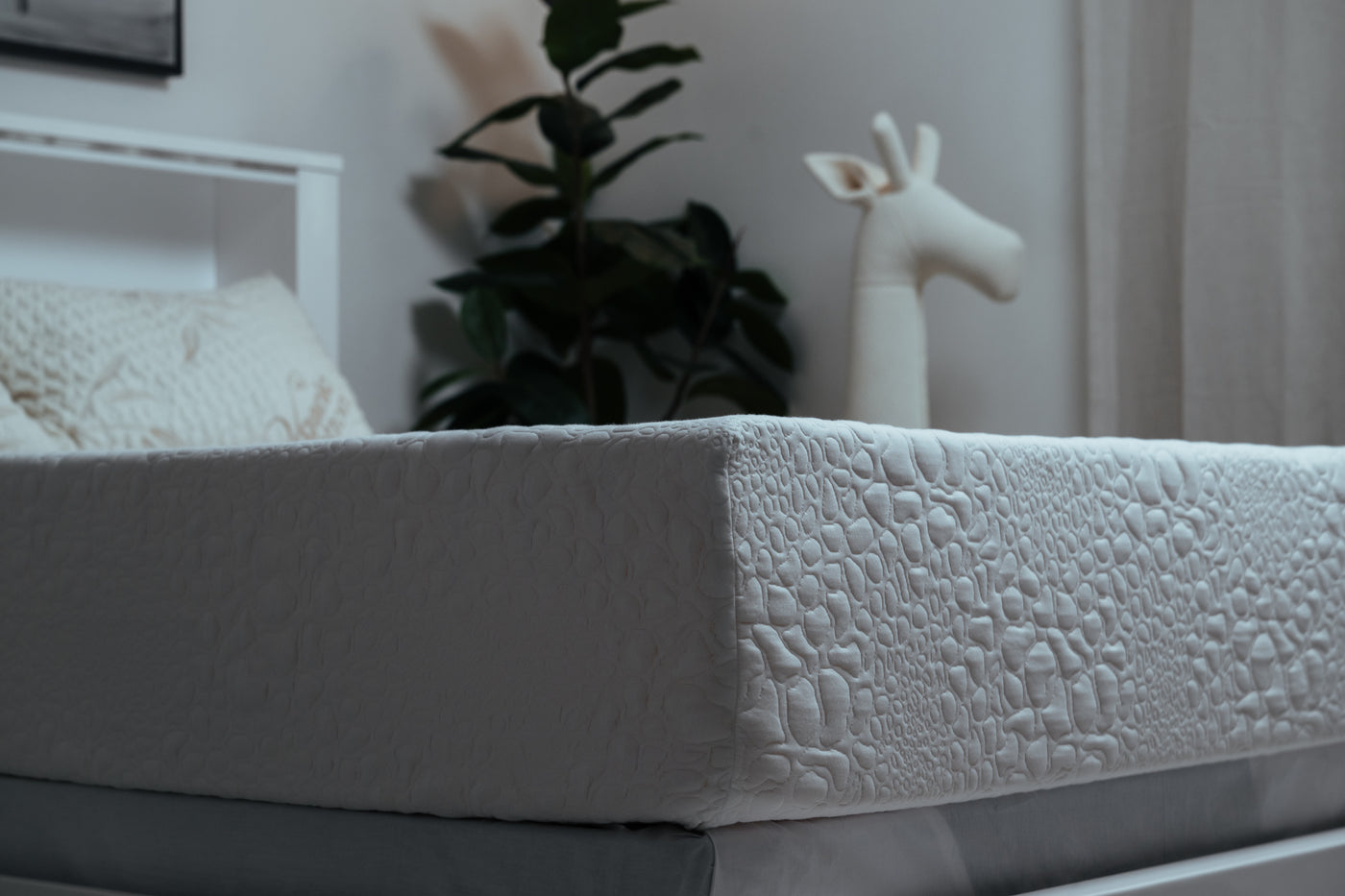 Pebble Lite Mattress - Premium 10" Adaptive Foam for Ultimate Comfort